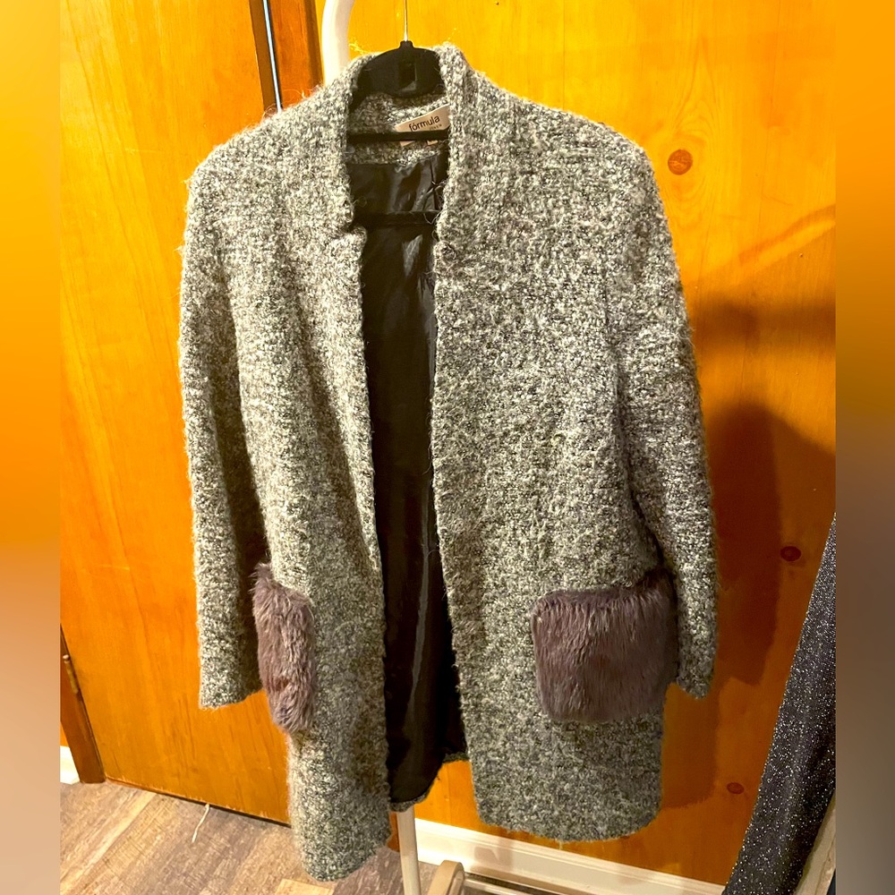 Wool coat with fuzzy pockets